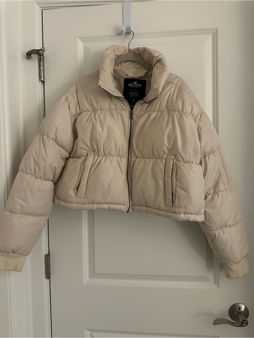 Hollister Women's Cropped Puffer Jacket - Light Beige